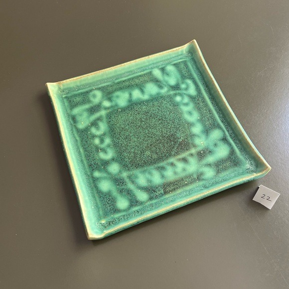 Elegant Green Ceramic Art Plate - Picture 1 of 3